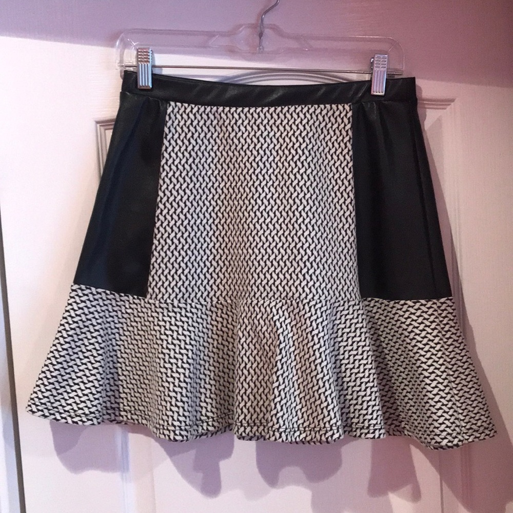 Black and white high wasted skirt